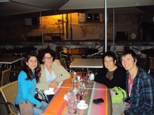 2011 Ebenisteria i Forja. Olatz i Samuel amb dues professores.